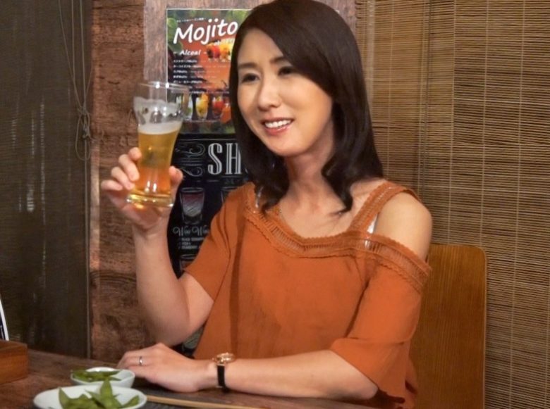 【ナンパ】「最近ストレス溜まってね……」相席居酒屋で一人飲みする美熟女をナンパし持ち帰り！セックスレスで溜まった性欲を激ピストンで発散しまくるｗｗ【盗撮】