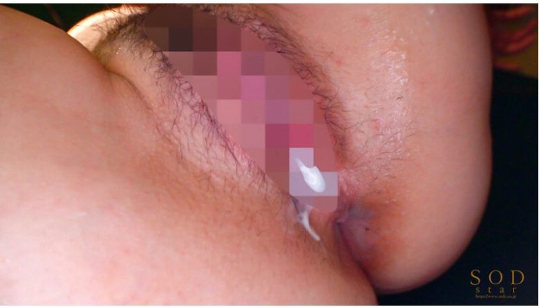 【健康診断】「採尿です。マンコ開いてここに小便してください。」ドスケベ変態医師によるドクハラ健診!巨乳OLが全裸でおっぱいもマンコも丸出し男の前で恥辱の放尿!【中出し】