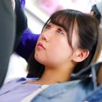 【痴漢】「ん…！？」満員電車の中で痴漢師に狙われた美女が洋服を脱がされ下着姿に！乗客に晒され身動きできず思わず失禁お漏らしｗｗ【ランジェリー】